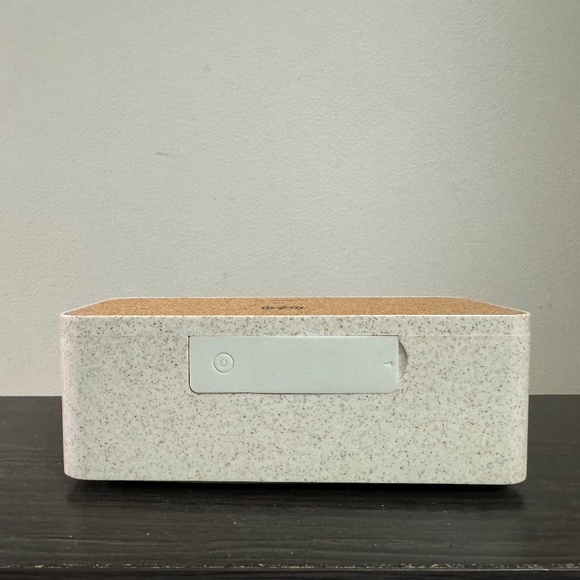 [LIMITED EDITION] SOAR ECO Charging Wireless Speaker (Good as NEW) - Picture 6 of 8